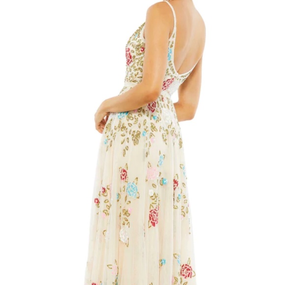 MAC DUGGAL EMBELLISHED FLORAL SEQUINED GOWN - Picture 5 of 6